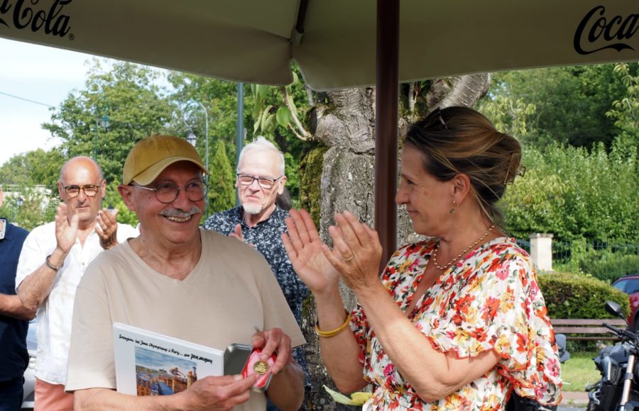 dan Jacobson avec Madame Tellier Isle Adam Jeux olympiques remise de la médaille d'or