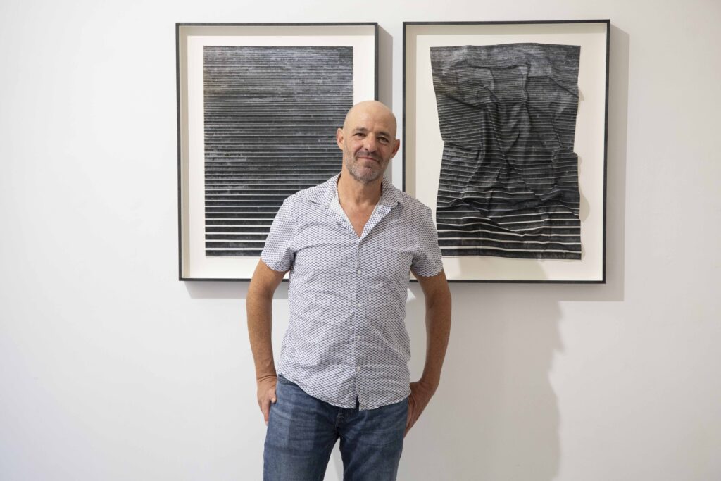 Installation view of Miguel Rothschild’s exhibition Felices los que creen sin haber visto at Jorge López Galería, questioning sacred imagery at Abierto Valencia 2025.