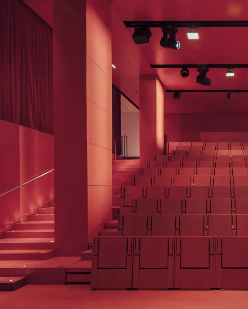 studio marie claude Beaud auditorium de 110 place au coeur du Palais Royal 