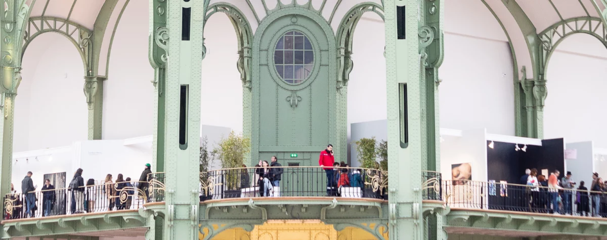 Vue d’ensemble de Paris Photo 2025 au Grand Palais – foire internationale de la photographie contemporaine article dans art mag
