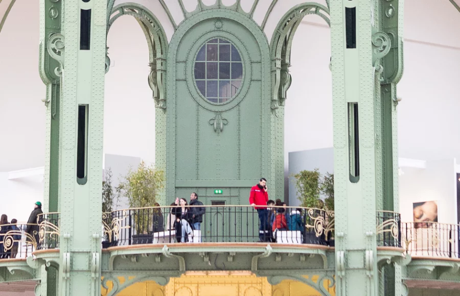 Vue d’ensemble de Paris Photo 2025 au Grand Palais – foire internationale de la photographie contemporaine article dans art mag