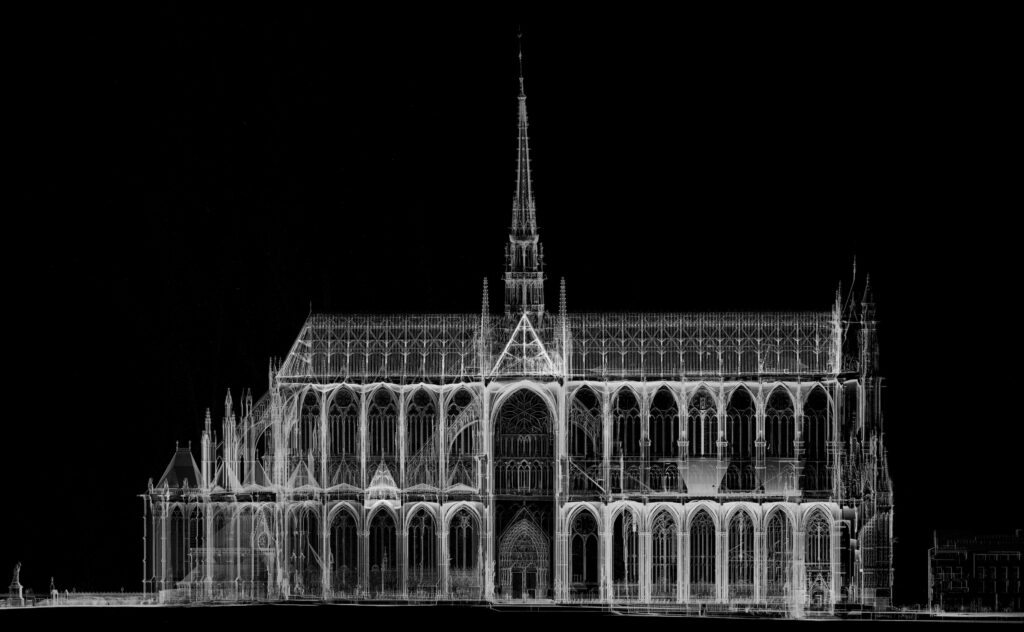 Coupe transversale en numérisation 3D de la cathédrale gothique d’Amiens, montrant la structure interne, les voûtes d’ogives, la nef et l’élévation du monument patrimonial.