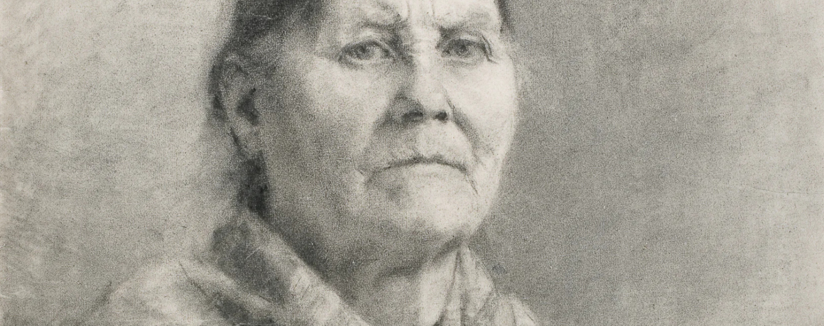 Portrait au fusain d’une femme âgée, figure paysanne finlandaise représentée avec sobriété et réalisme, œuvre de Pekka Halonen présentée au Petit Palais à Paris.