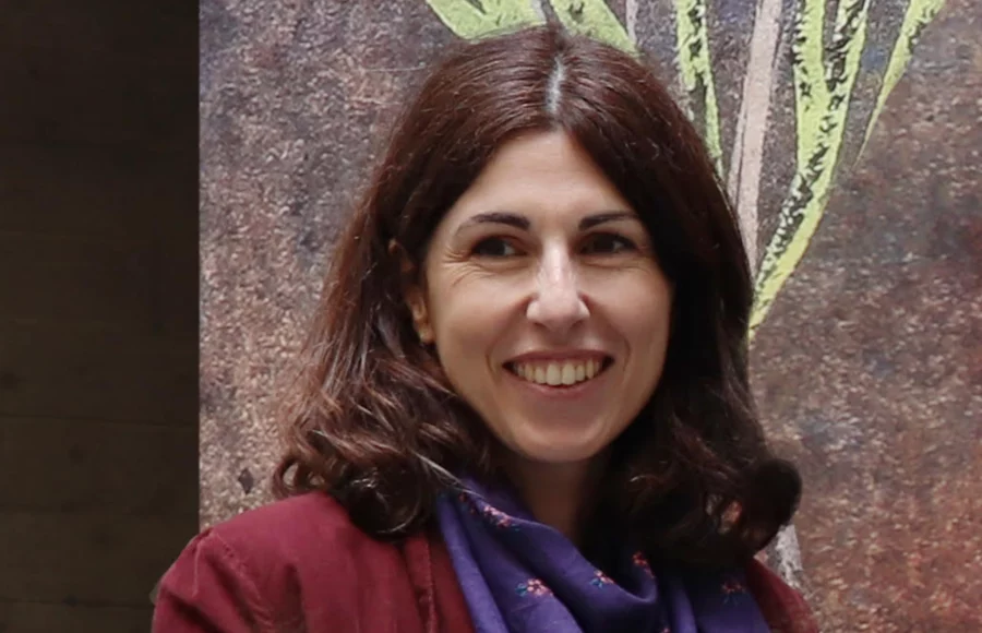 hoto portrait de la nouvelle directrice du musée de lodève en Occitanie article art mag