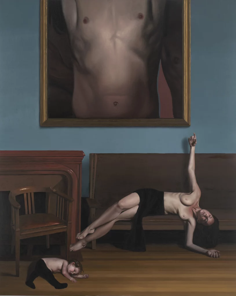 Peinture figurative contemporaine de François Malingrey représentant une femme nue allongée dans un intérieur, un enfant au sol et un tableau de torse masculin accroché au mur, composition symbolique à l’huile sur toile, 2024.