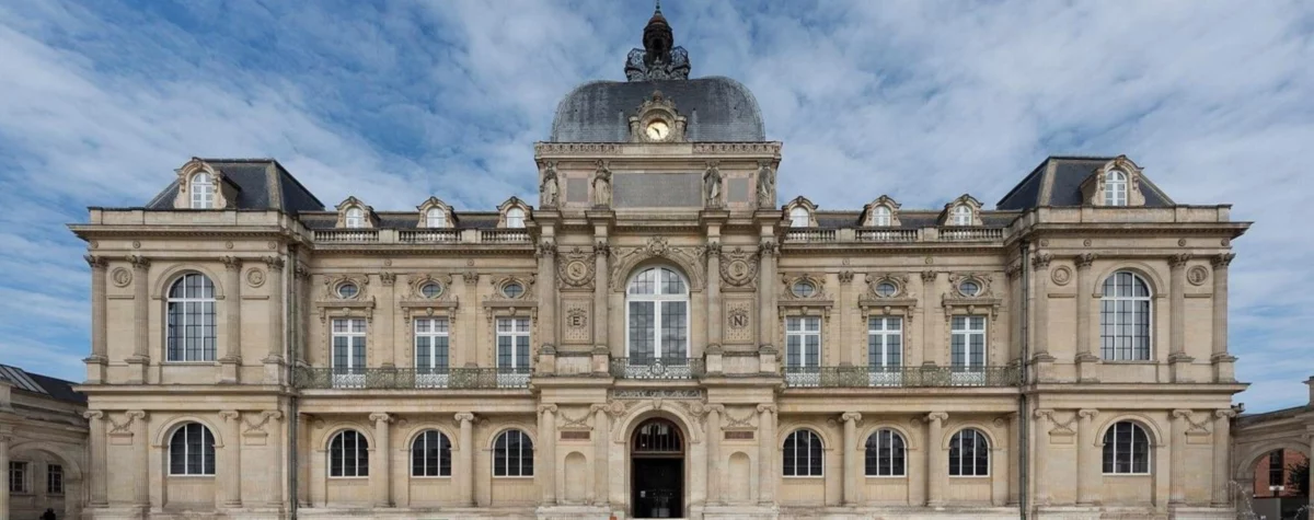 Facade du musée de picardie à Amiens