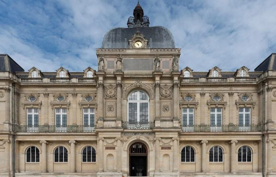 Facade du musée de picardie à Amiens