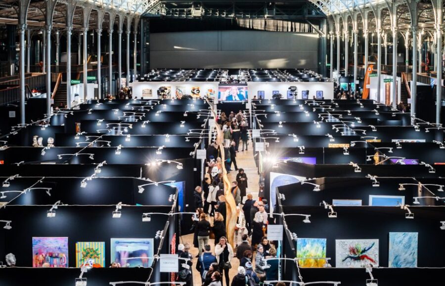 foire d’art contemporain illustrant le fonctionnement du marché de l’art international