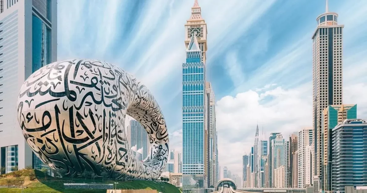 Skyline de Dubaï et Museum of the Future symbolisant la transformation du marché de l’art au Moyen-Orient