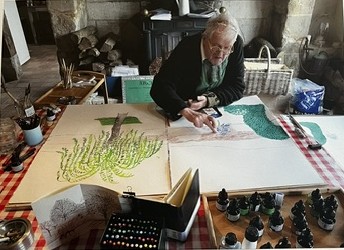 Portrait de David Hockney, peintre britannique et figure majeure de l'art contemporain.