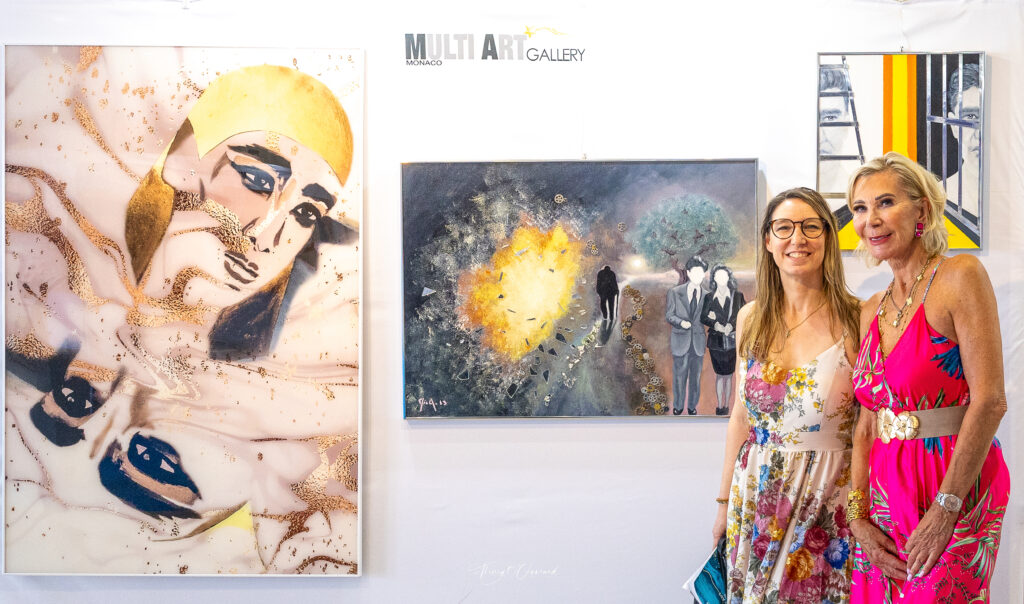 Wendy Lauwers et Alexandra devant les tableaux de Michele-Laure Adamo