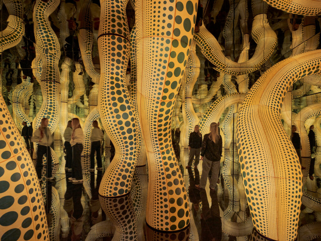 Vue de l’exposition Yayoi Kusama à la Fondation Beyeler.