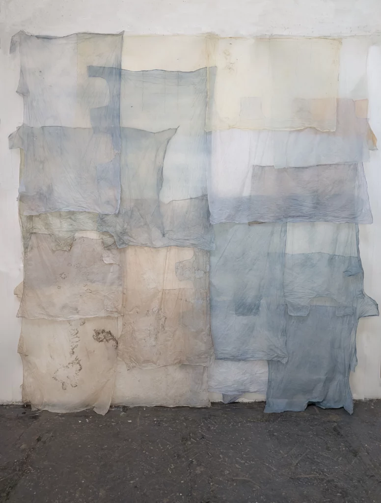 Liz Elton, Black and Blue, 2026, présentée par Cable Depot à ART-O-RAMA 2026