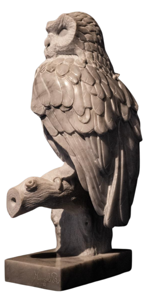 La Chouette en marbre de Colonnata, sculpture de Richard Mougel