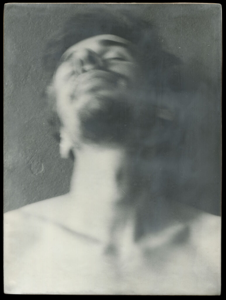 Vic Bakin, Materia, 2026, portrait photographique en mouvement – Paris Photo 2026